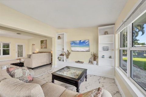 House in Fort Myers, Florida 3 bedrooms, 133.41 sq.m. № 1884355 - photo 23