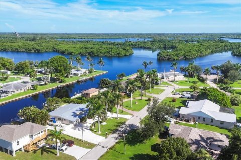 House in Fort Myers, Florida 3 bedrooms, 133.41 sq.m. № 1884355 - photo 8