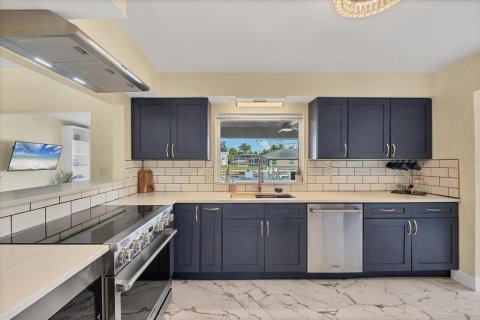 House in Fort Myers, Florida 3 bedrooms, 133.41 sq.m. № 1884355 - photo 15