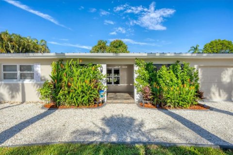 House in Fort Myers, Florida 3 bedrooms, 133.41 sq.m. № 1884355 - photo 2
