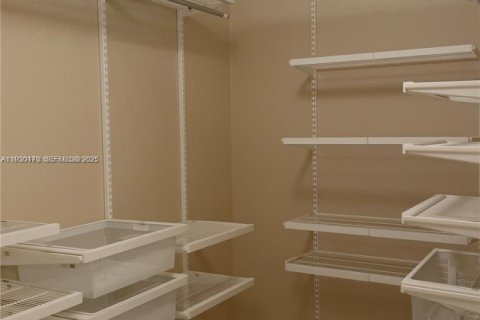 Снять в аренду кондоминиум в Майами, Флорида 2 спальни, 121.89м2, № 1988946 - фото 17