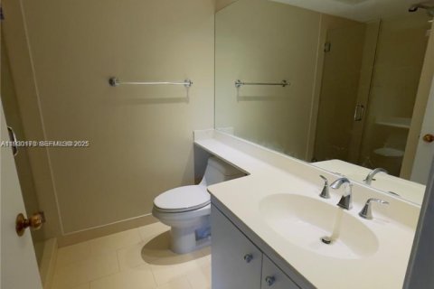 Снять в аренду кондоминиум в Майами, Флорида 2 спальни, 121.89м2, № 1988946 - фото 8