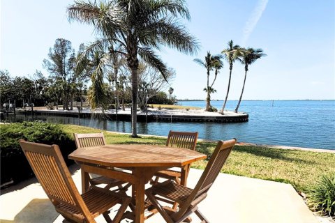 House in Longboat Key, Florida 3 bedrooms, 132.11 sq.m. № 1685478 - photo 11