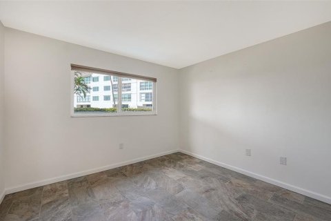 House in Longboat Key, Florida 3 bedrooms, 132.11 sq.m. № 1685478 - photo 21