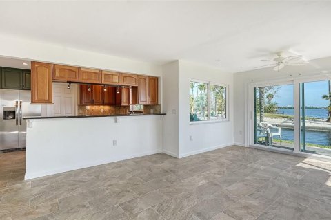 House in Longboat Key, Florida 3 bedrooms, 132.11 sq.m. № 1685478 - photo 14