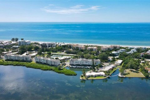 House in Longboat Key, Florida 3 bedrooms, 132.11 sq.m. № 1685478 - photo 1