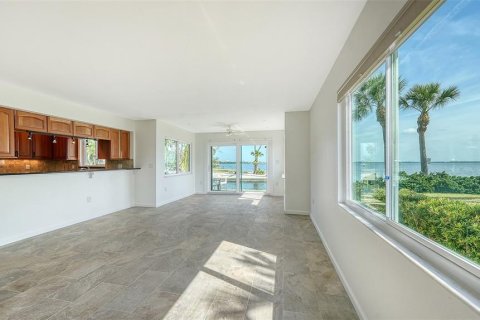 House in Longboat Key, Florida 3 bedrooms, 132.11 sq.m. № 1685478 - photo 8