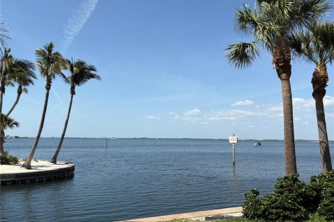 House in Longboat Key, Florida 3 bedrooms, 132.11 sq.m. № 1685478 - photo 12