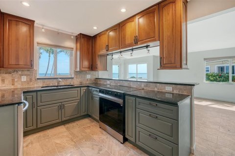 House in Longboat Key, Florida 3 bedrooms, 132.11 sq.m. № 1685478 - photo 18