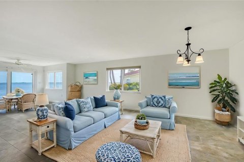 House in Longboat Key, Florida 3 bedrooms, 132.11 sq.m. № 1685478 - photo 5