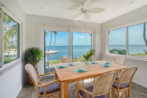House in Longboat Key, Florida 3 bedrooms, 132.11 sq.m. № 1685478 - photo 9
