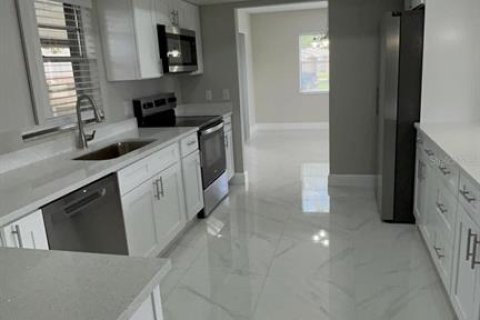 House in Orlando, Florida 3 bedrooms, 141.3 sq.m. № 1801663 - photo 26