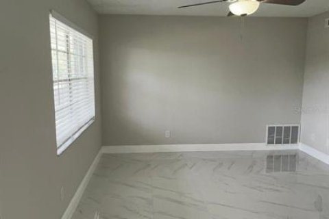 House in Orlando, Florida 3 bedrooms, 141.3 sq.m. № 1801663 - photo 12