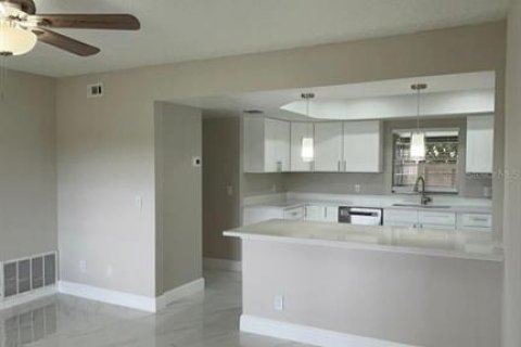 House in Orlando, Florida 3 bedrooms, 141.3 sq.m. № 1801663 - photo 11