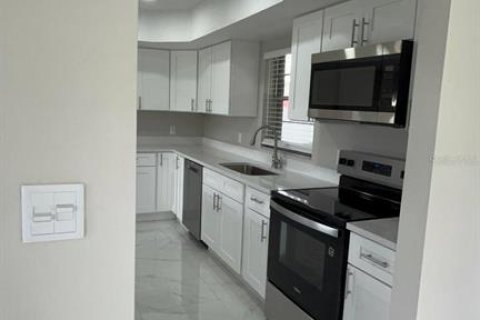 House in Orlando, Florida 3 bedrooms, 141.3 sq.m. № 1801663 - photo 18