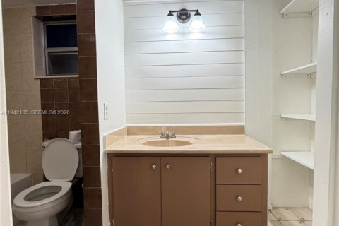 Villa ou maison à louer à Hialeah, Floride: 3 chambres, 247.12 m2 № 2000221 - photo 9