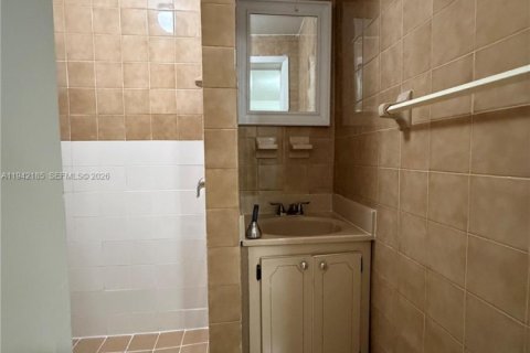 Villa ou maison à louer à Hialeah, Floride: 3 chambres, 247.12 m2 № 2000221 - photo 15