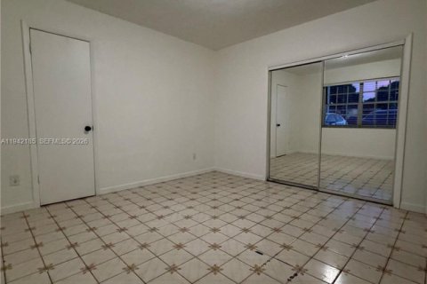 Villa ou maison à louer à Hialeah, Floride: 3 chambres, 247.12 m2 № 2000221 - photo 14