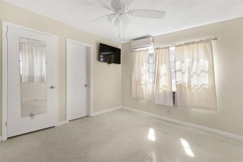 Condo in Pompano Beach, Florida, 1 bedroom  № 2086025 - photo 12