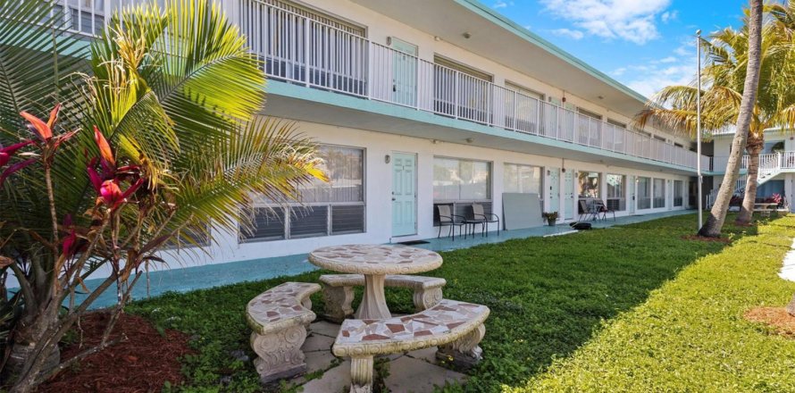 Condo in Pompano Beach, Florida, 1 bedroom  № 2086025