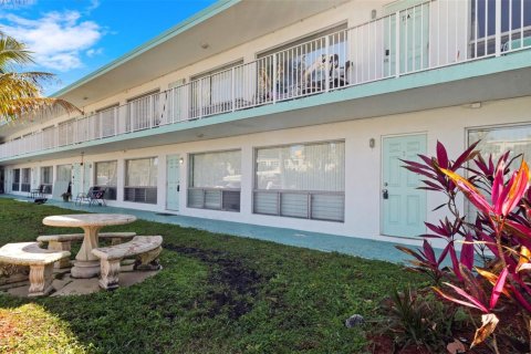 Condo in Pompano Beach, Florida, 1 bedroom  № 2086025 - photo 16