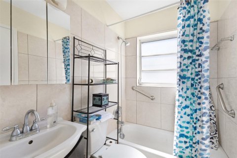 Condo in Pompano Beach, Florida, 1 bedroom  № 2086025 - photo 15