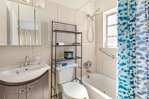 Condo in Pompano Beach, Florida, 1 bedroom  № 2086025 - photo 14
