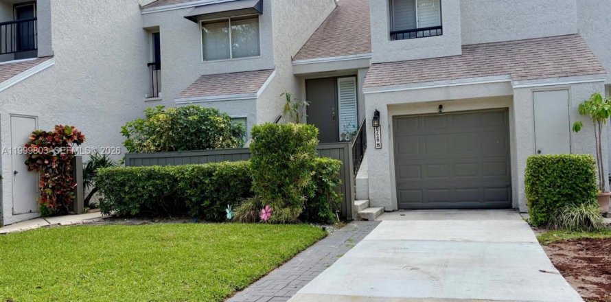 Townhouse in Boca Raton, Florida 3 bedrooms, 161.46 sq.m. № 2066201