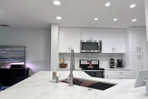 Townhouse in Boca Raton, Florida 3 bedrooms, 161.46 sq.m. № 2066201 - photo 5