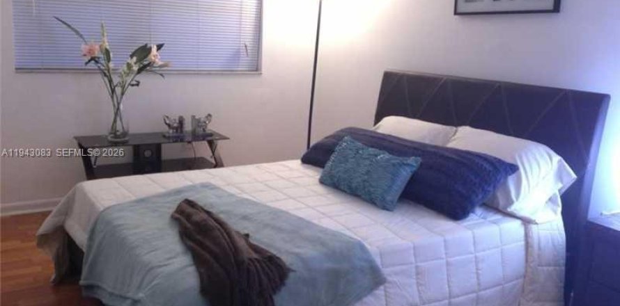 Condo in Miami, Florida, 2 bedrooms  № 2003417