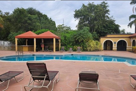 Condo in Miami, Florida, 2 bedrooms  № 2003417 - photo 15