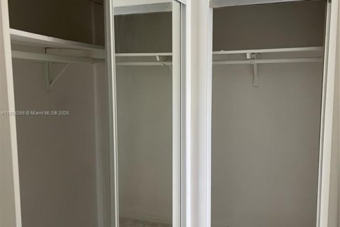 Condominio en alquiler en Hallandale Beach, Florida, 2 dormitorios, 88.63 m2 № 1689312 - foto 8