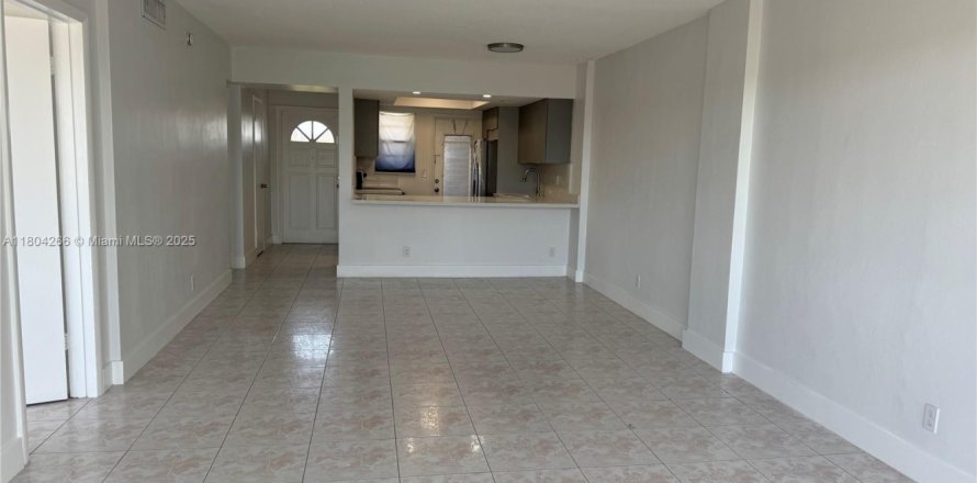 Condominio en Hallandale Beach, Florida, 2 dormitorios  № 1689312