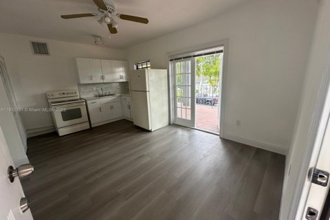 Villa ou maison à louer à Miami, Floride: 1 chambre, 274.99 m2 № 1965851 - photo 3