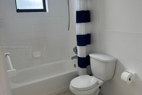 Villa ou maison à louer à Miami, Floride: 1 chambre, 274.99 m2 № 1965851 - photo 8