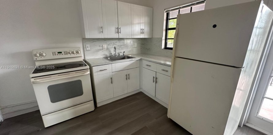 Villa ou maison à Miami, Floride 1 chambre, 274.99 m2 № 1965851