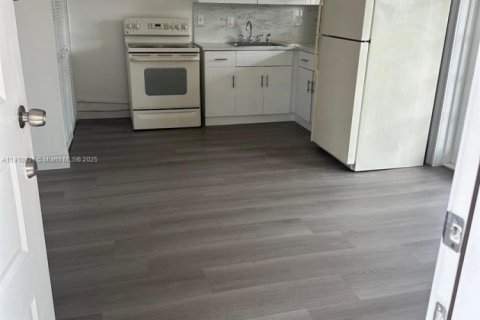 Villa ou maison à louer à Miami, Floride: 1 chambre, 274.99 m2 № 1965851 - photo 2