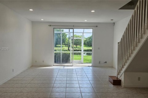 Снять в аренду таунхаус в Уэстон, Флорида 3 спальни, 134.06м2, № 2026634 - фото 6