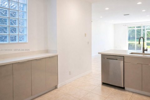 Снять в аренду таунхаус в Уэстон, Флорида 3 спальни, 134.06м2, № 2026634 - фото 3