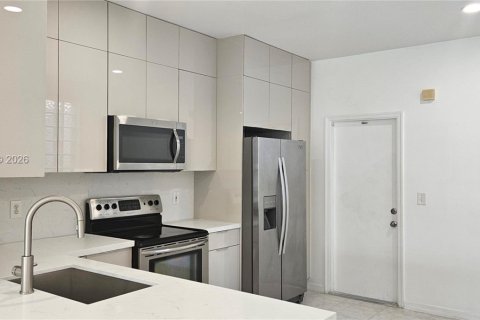 Снять в аренду таунхаус в Уэстон, Флорида 3 спальни, 134.06м2, № 2026634 - фото 2