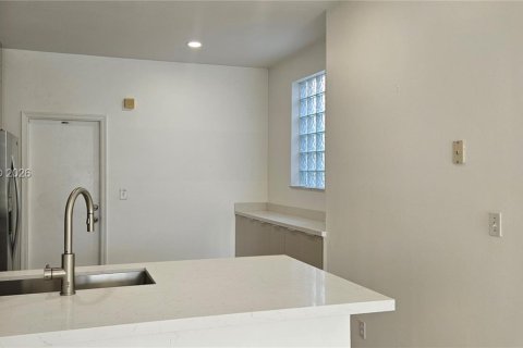 Снять в аренду таунхаус в Уэстон, Флорида 3 спальни, 134.06м2, № 2026634 - фото 8