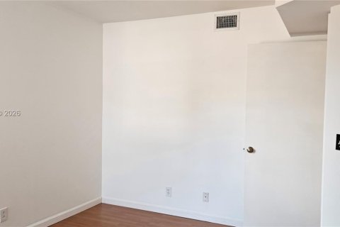 Снять в аренду таунхаус в Уэстон, Флорида 3 спальни, 134.06м2, № 2026634 - фото 15