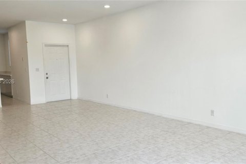 Снять в аренду таунхаус в Уэстон, Флорида 3 спальни, 134.06м2, № 2026634 - фото 9