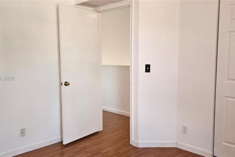 Снять в аренду таунхаус в Уэстон, Флорида 3 спальни, 134.06м2, № 2026634 - фото 16