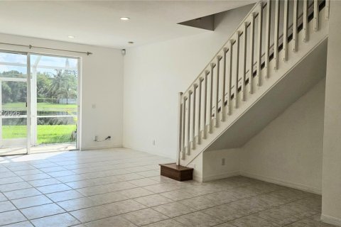 Снять в аренду таунхаус в Уэстон, Флорида 3 спальни, 134.06м2, № 2026634 - фото 7