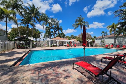 Снять в аренду таунхаус в Уэстон, Флорида 3 спальни, 134.06м2, № 2026634 - фото 21