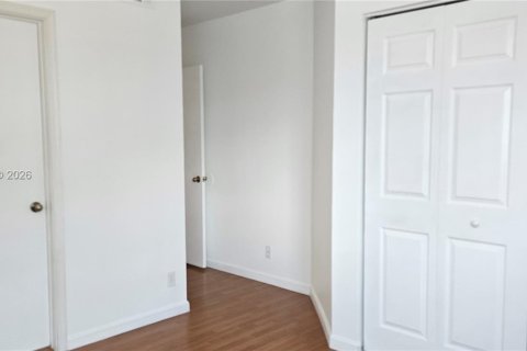 Снять в аренду таунхаус в Уэстон, Флорида 3 спальни, 134.06м2, № 2026634 - фото 13