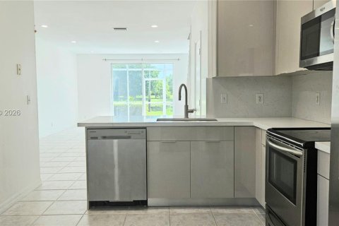 Снять в аренду таунхаус в Уэстон, Флорида 3 спальни, 134.06м2, № 2026634 - фото 4