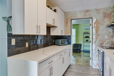 House in Pompano Beach, Florida 3 bedrooms, 97.73 sq.m. № 1954835 - photo 21