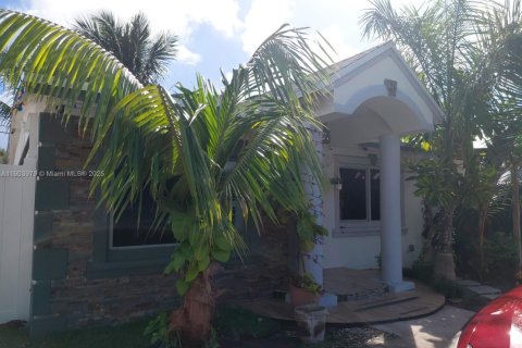 House in Pompano Beach, Florida 3 bedrooms, 97.73 sq.m. № 1954835 - photo 1